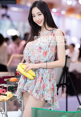       目前一個療程<a href='/tag_meibaizhen20.html'>美白針</a>的費用大概在10000元-30000元左右，之所以費用差異明顯，主要受以下幾種因素的影響：        1、美白針品牌        一個療程<a href='/tag_meibaizhendefei.html'>美白針的費用</a>和選擇的美白針品牌有關，目前，美白針分為國產(chǎn)品牌和進口品牌兩大類，正常情況下，進口品牌的<a href='/tag_meibaizhenfeiyong.html'>美白針費用</a>更高，因為除了美白針的成本以外，還包括了運費和關稅。        2、<a href='/tag_zhushe169.html'>注射</a>次數(shù)        一個療程美白針的費用和注射次數(shù)有關，如果只是打一兩針是沒有效果的，一般都需要打一個療程才能見效。而一個療程的美白針大概在10針-12針之間，所以注射的次數(shù)不同，具體費用是有差異的。        3、個體情況        一個療程美白針的費用和個體情況有關，畢竟每個求美者的膚質(zhì)是不一樣的，有的求美者皮膚比較好，注射的美白針次數(shù)就相對較少。如果求美者的皮膚比較差，膚色偏黑，則需要較多劑量的美白針，所以會導致費用差異明顯。