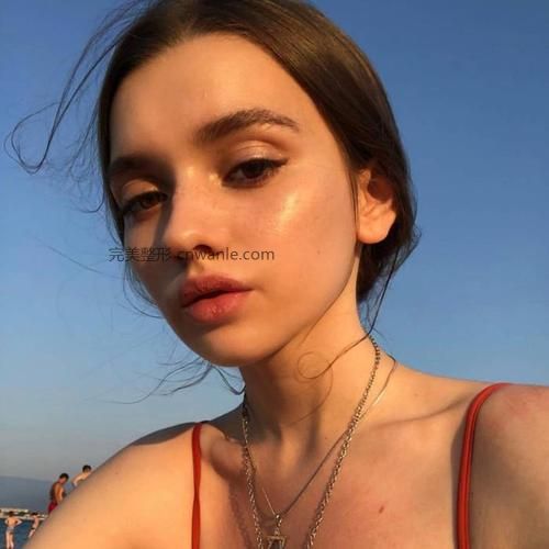 割<a href='/tag_shuangyan108.html'>雙眼</a>皮<a href='/tag_maixian35.html'>埋線</a>好還是割好 有什么不一樣？